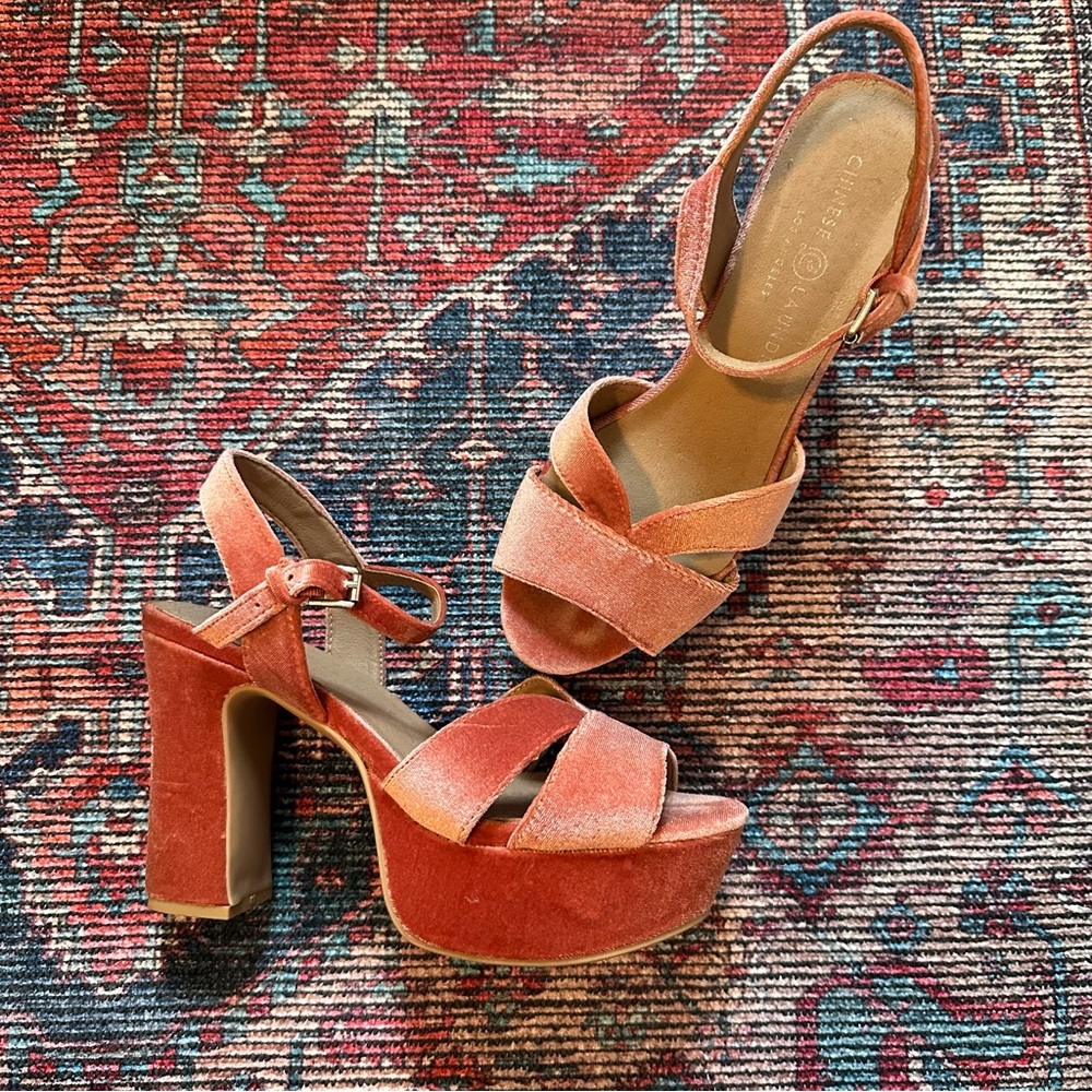 Chinese Laundry • Rose velvet platform heels